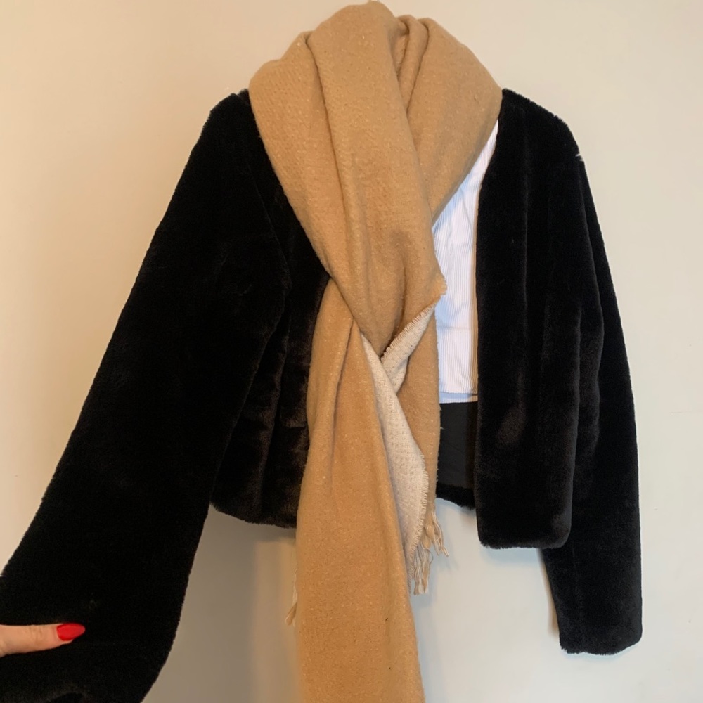 Black faux fur jacket 🖤 🥺